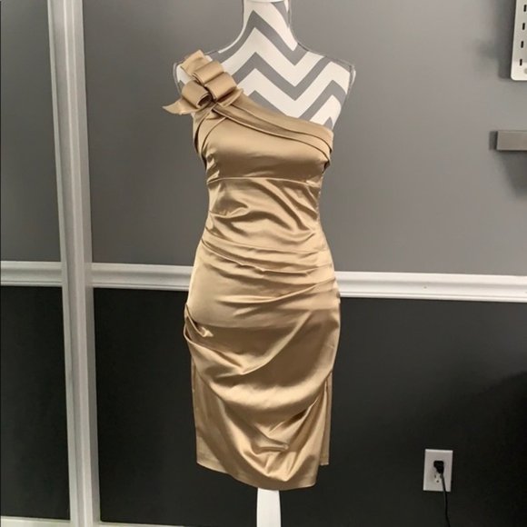 cache gold one shoulder dress ONE-SHOULDER DRESS WITH SHEER MESH IN GOLD | CULT MIA main image 1